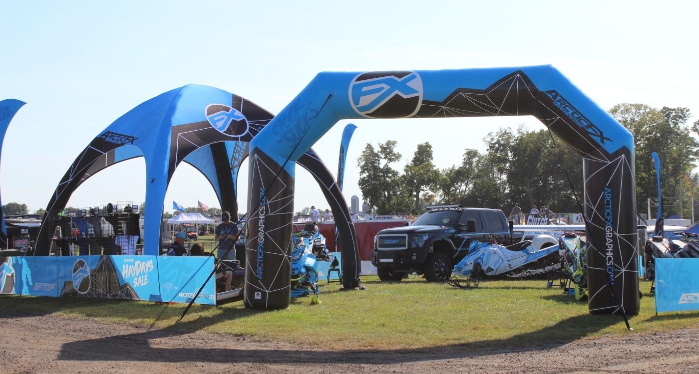 Crowd running through custom inflatable arch at sponsored race event for MVP Visuals