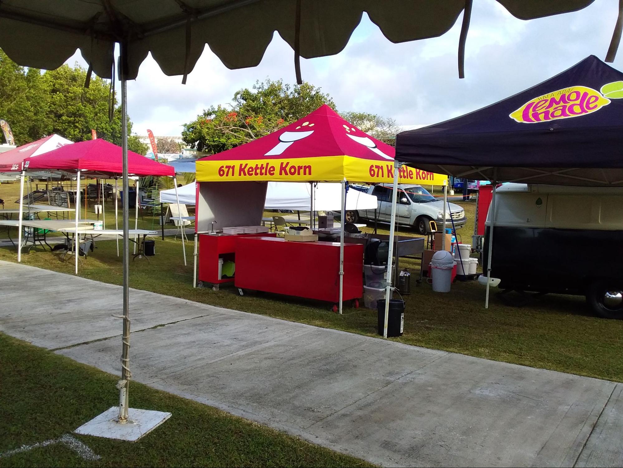 Food vendor outlet tent