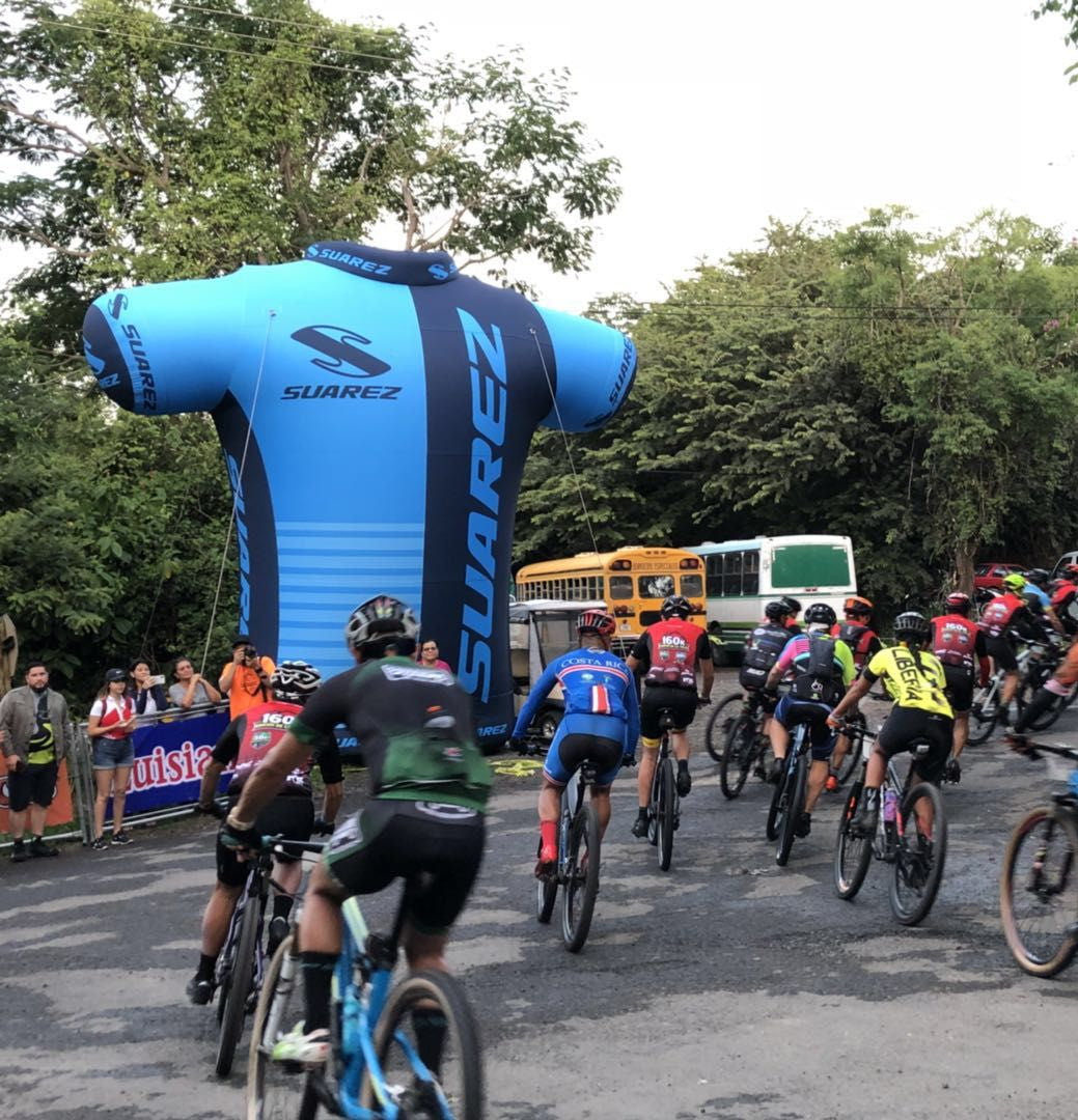 Inflatable blue cycling jersey with "Suarez" branding at bike race event