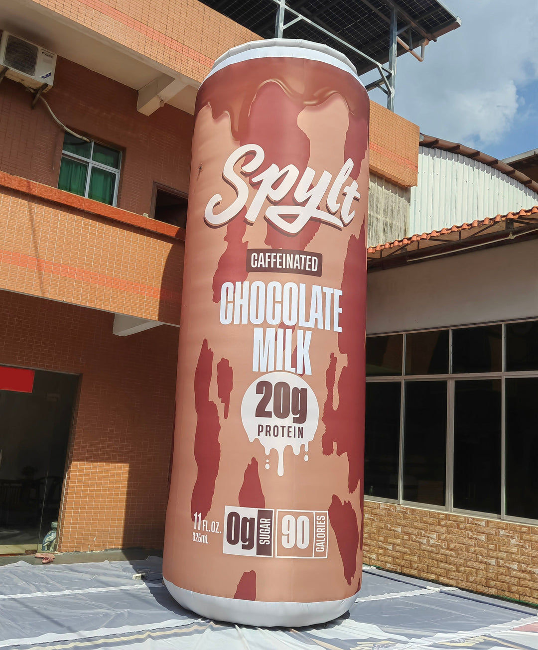 Inflatable Splyt chocolate milk can with 20g protein branding