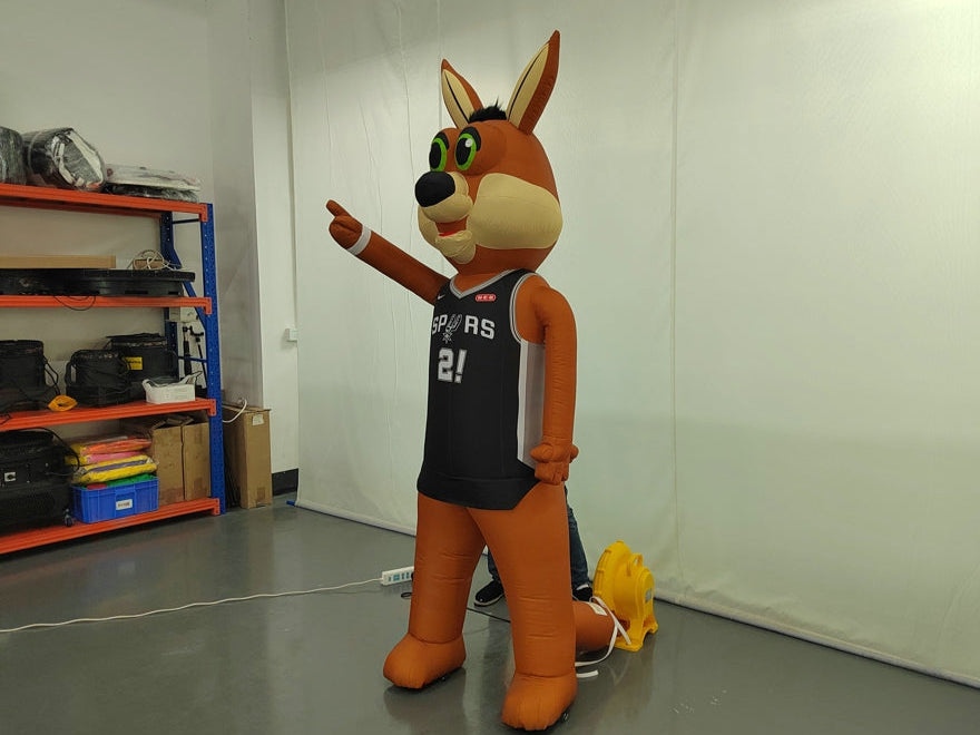 Side view of inflatable Spurs coyote mascot pointing